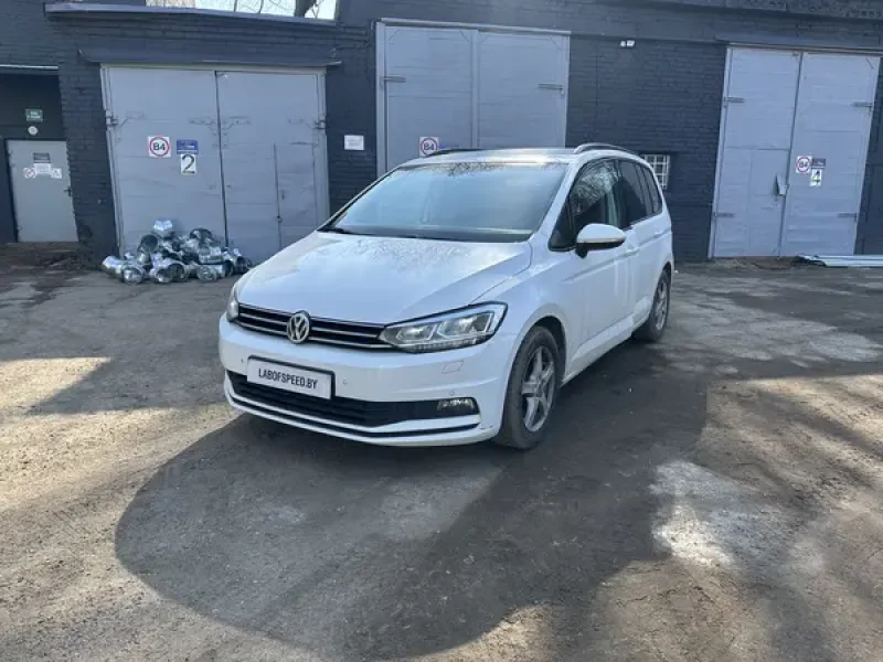 volkswagen_touran_rest_0