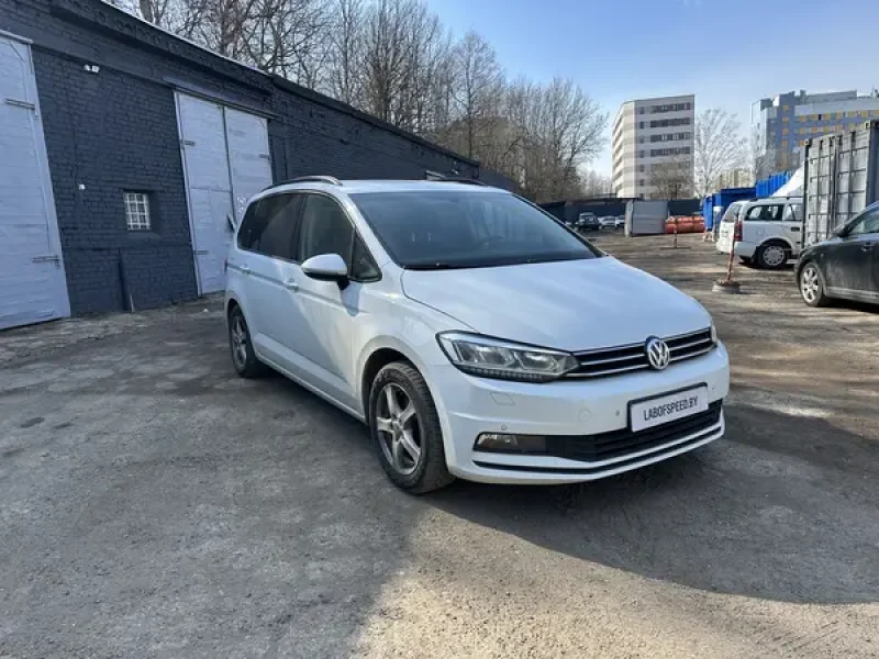 volkswagen_touran_rest_1